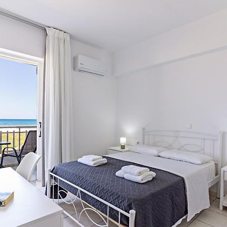 Azure Seaside Apts Magnisía Eksteriør bilde