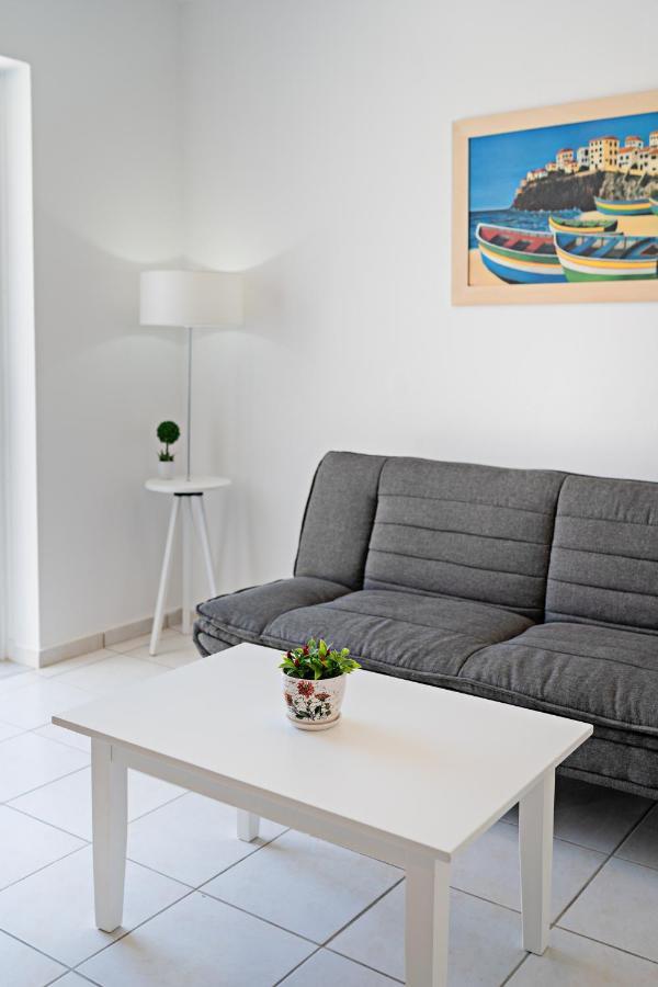 Azure Seaside Apts Magnisía Eksteriør bilde