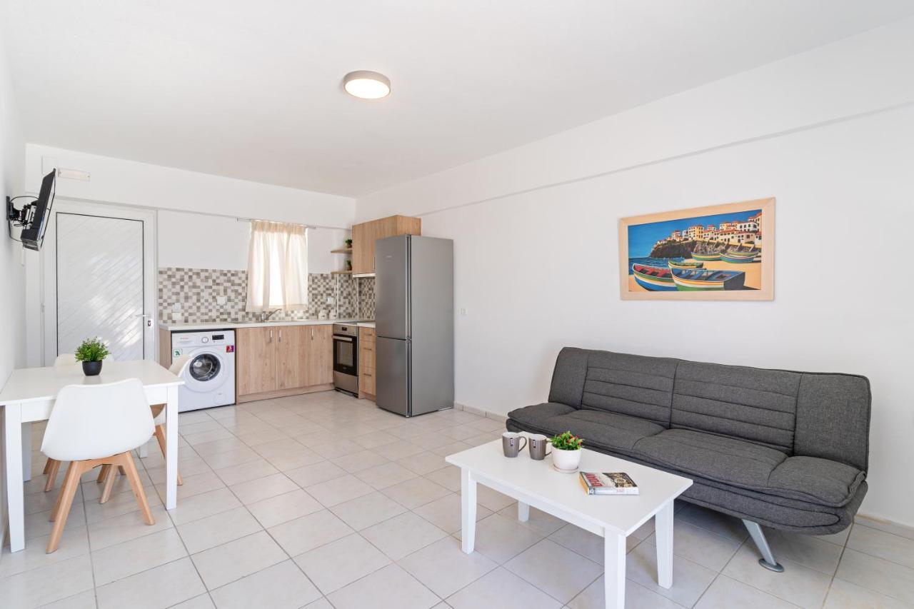 Azure Seaside Apts Magnisía Eksteriør bilde
