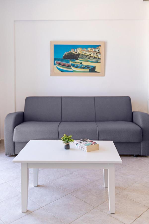 Azure Seaside Apts Magnisía Eksteriør bilde